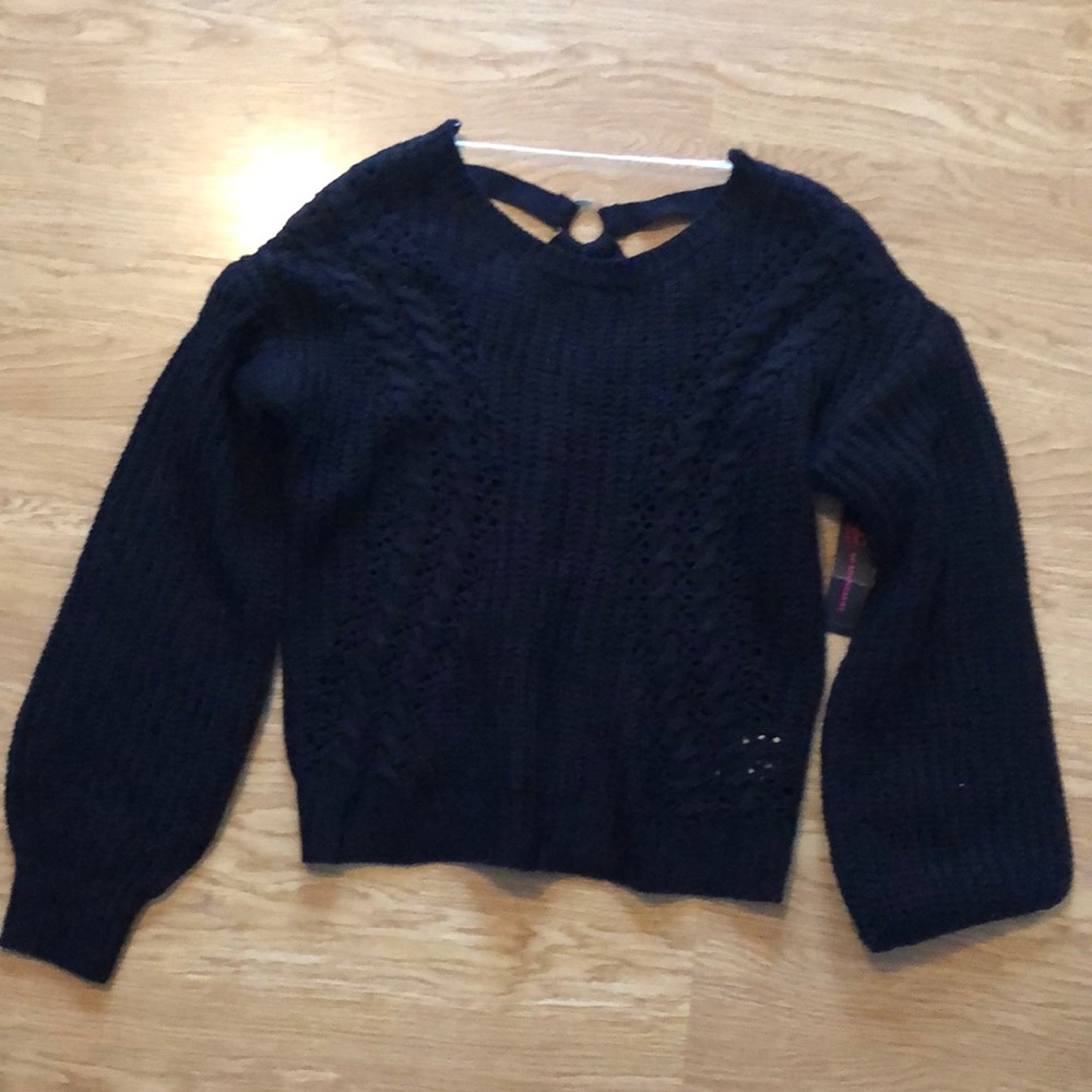 Black no boundaries crop style shirt, sz M